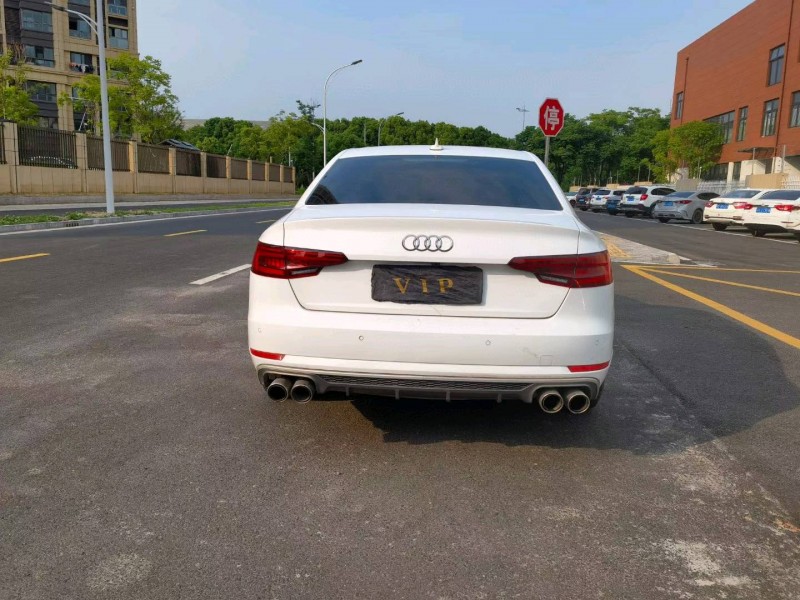 苏州18年奥迪A4L8