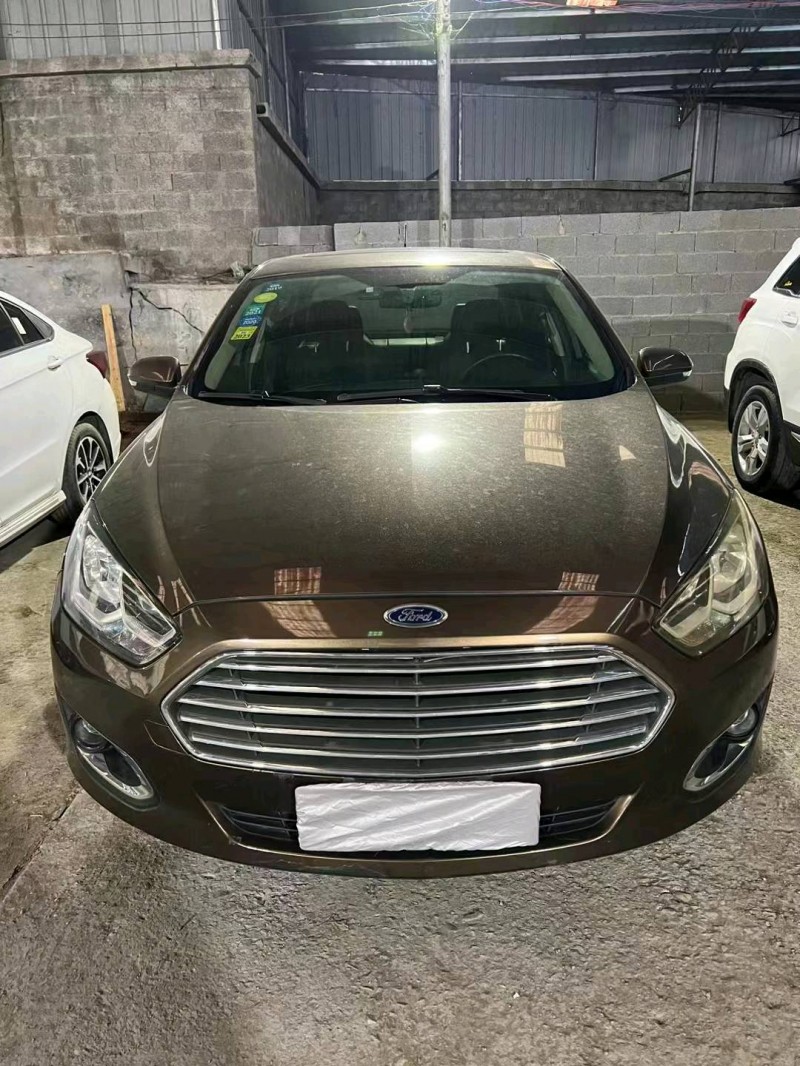 重庆17年福特福睿斯1