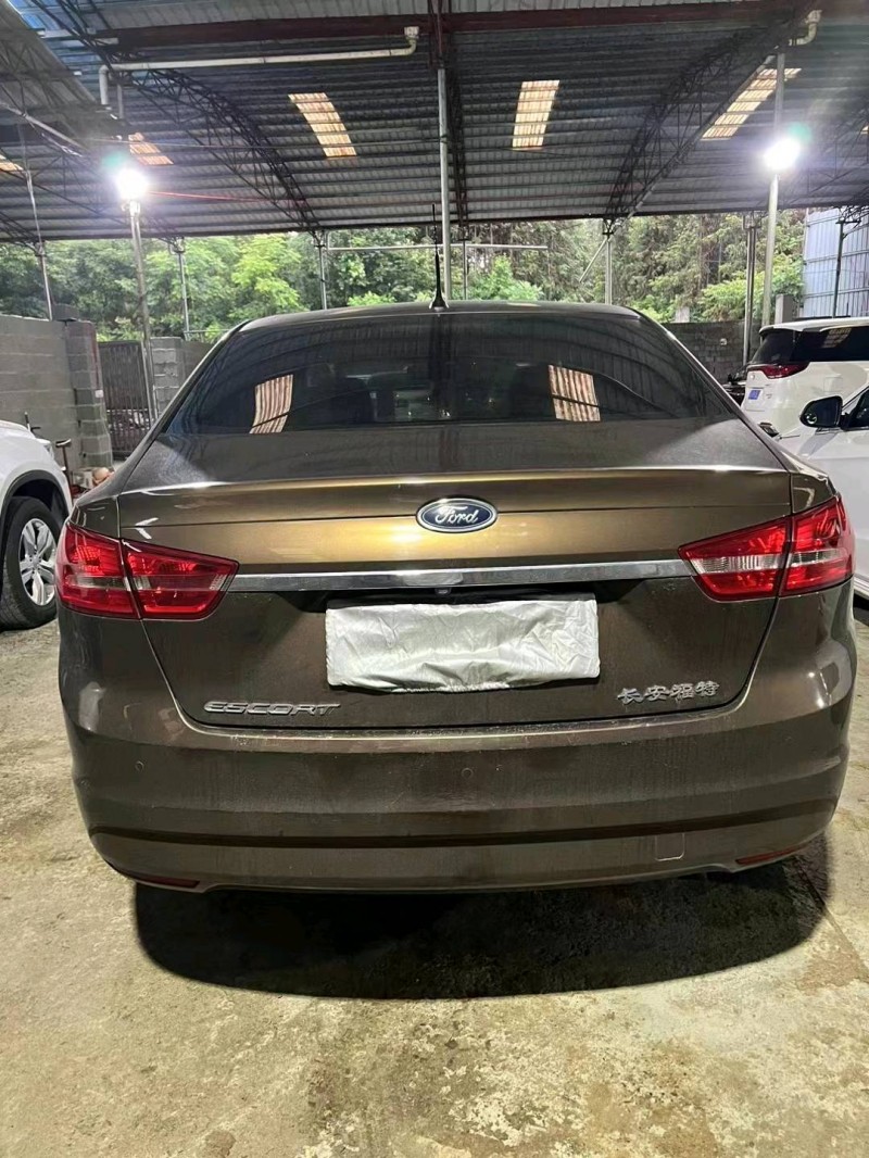 重庆17年福特福睿斯2