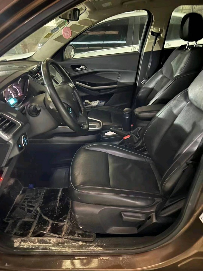 重庆17年福特福睿斯5