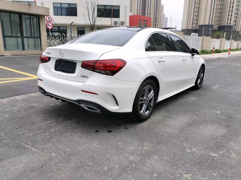 苏州21年奔驰A8