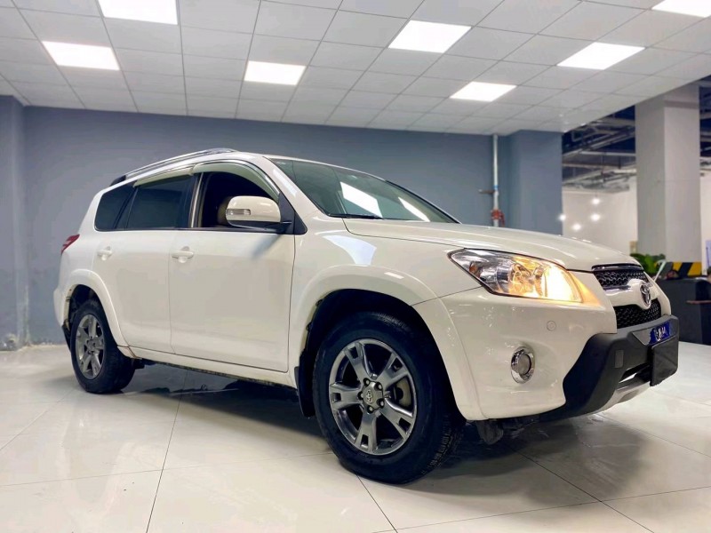 成都13年丰田RAV43