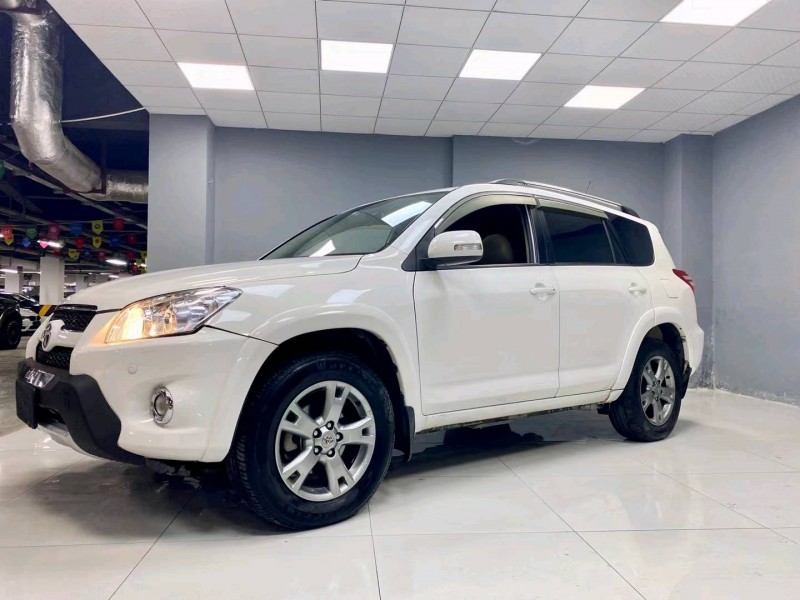 成都13年丰田RAV44