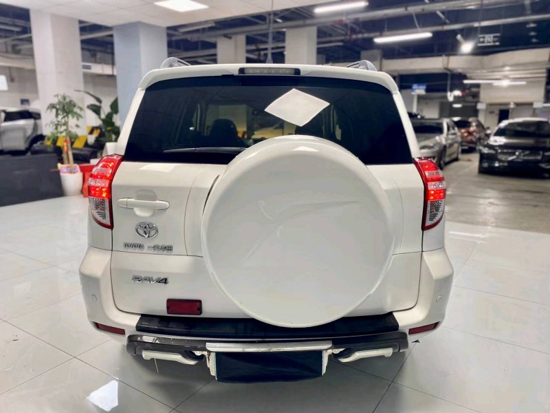 成都13年丰田RAV45