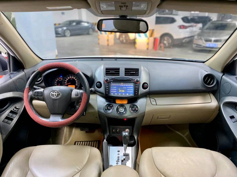 成都13年丰田RAV47