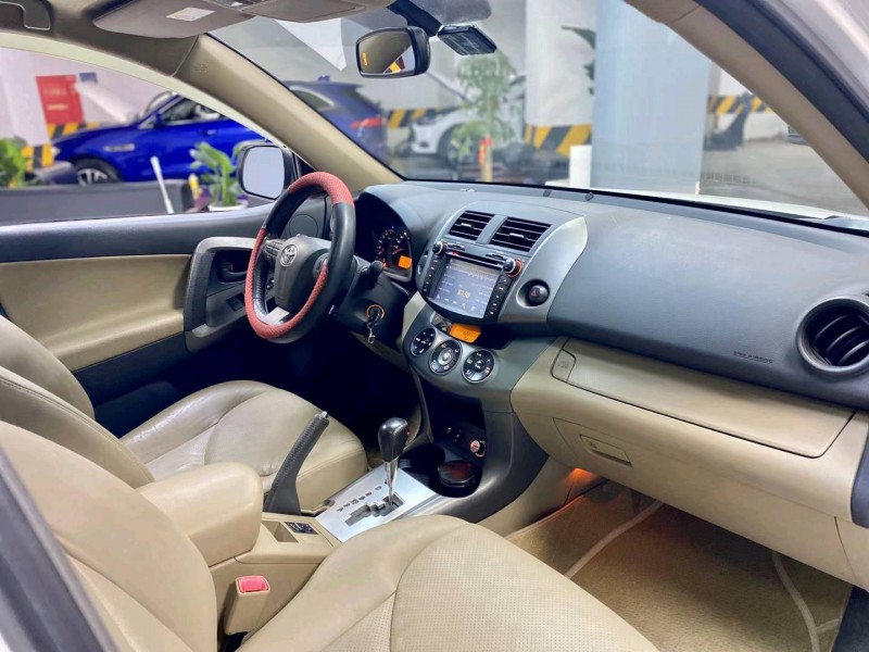 成都13年丰田RAV49