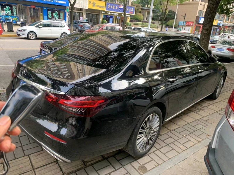 广州22年奔驰E8