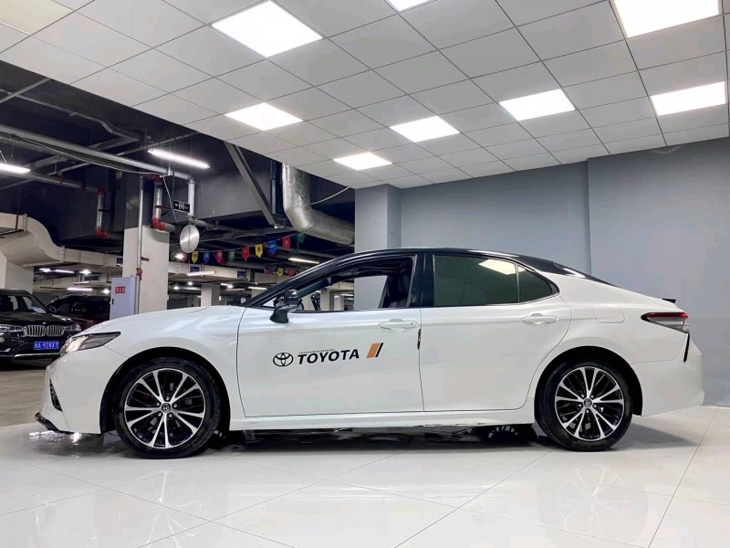 成都20年丰田凯美瑞2