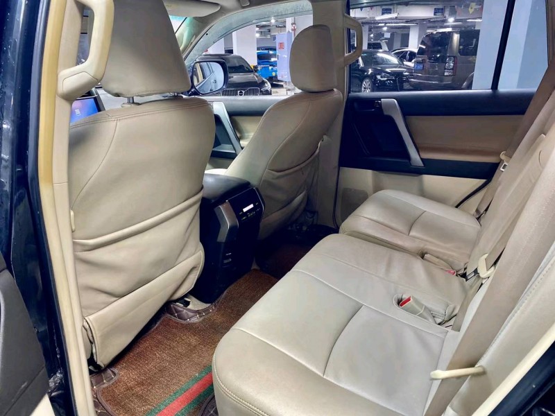 成都15年丰田普拉多8