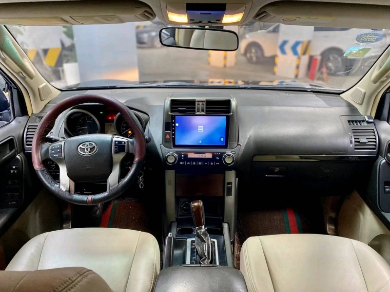 成都15年丰田普拉多9