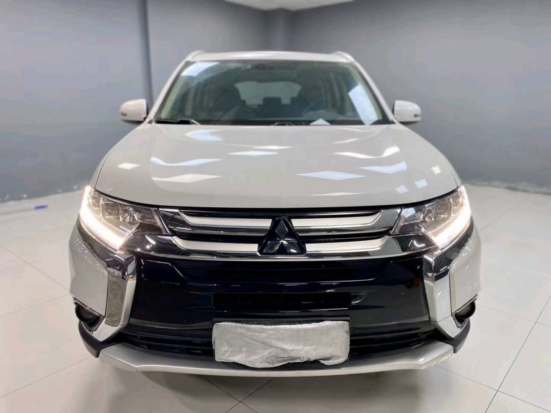 成都17年三菱欧蓝德1