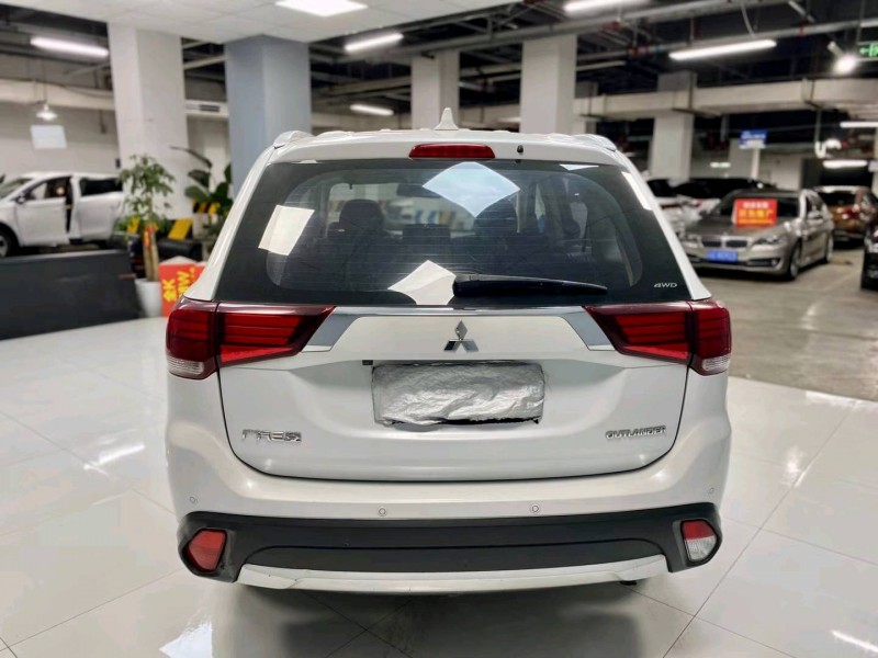 成都17年三菱欧蓝德5