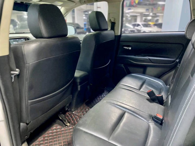 成都17年三菱欧蓝德8