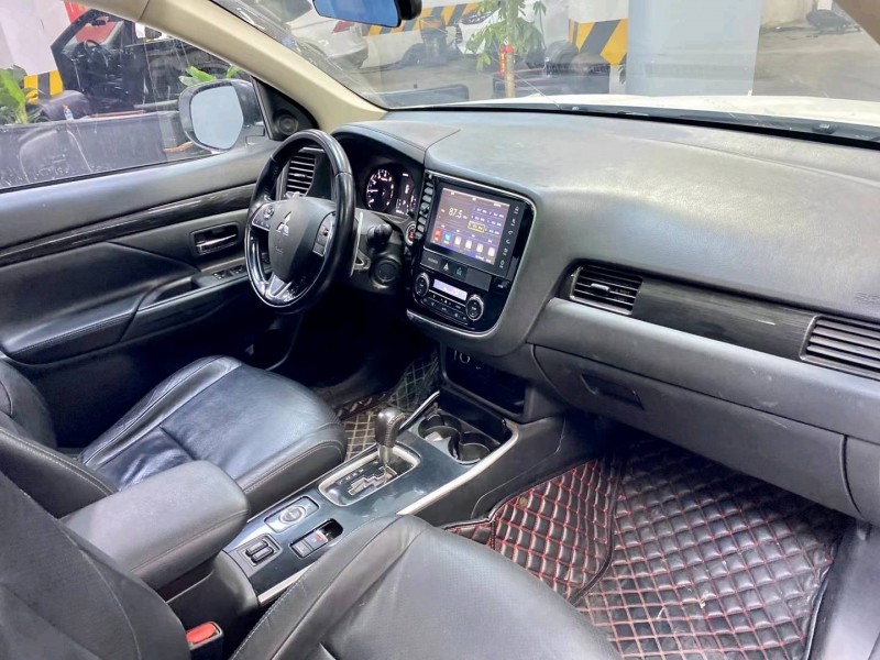 成都17年三菱欧蓝德7