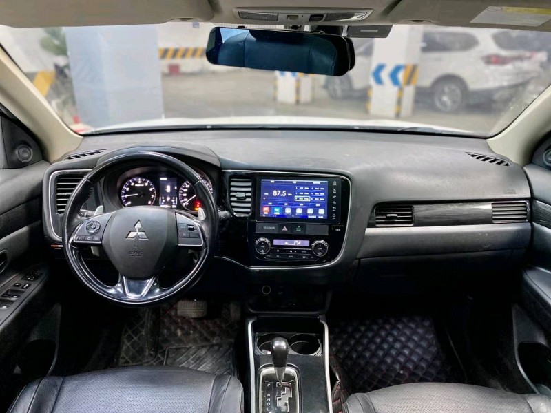 成都17年三菱欧蓝德9