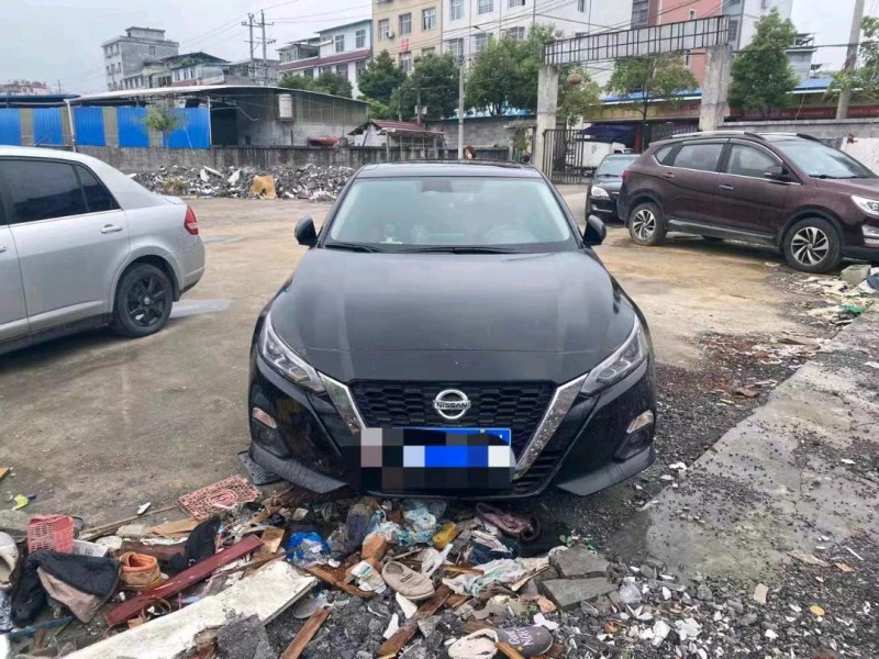 宜昌21年日产天籁1