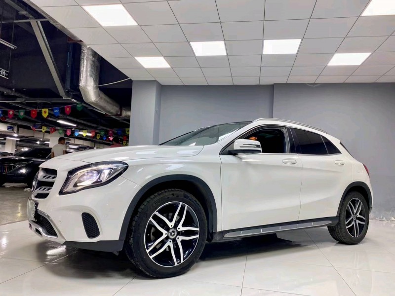 成都17年奔驰GLA4