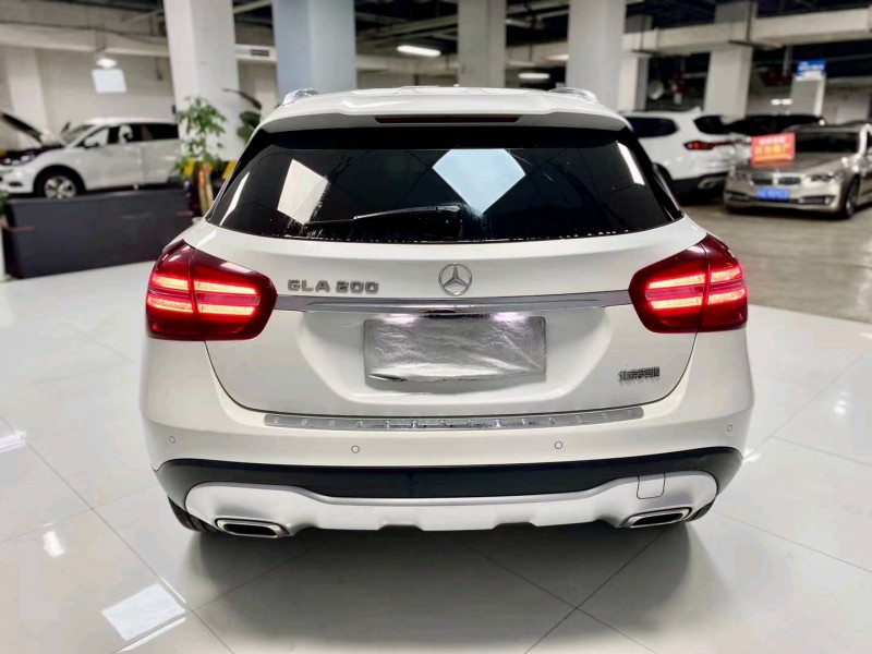 成都17年奔驰GLA5