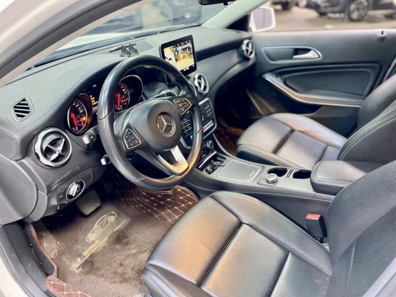 成都17年奔驰GLA6