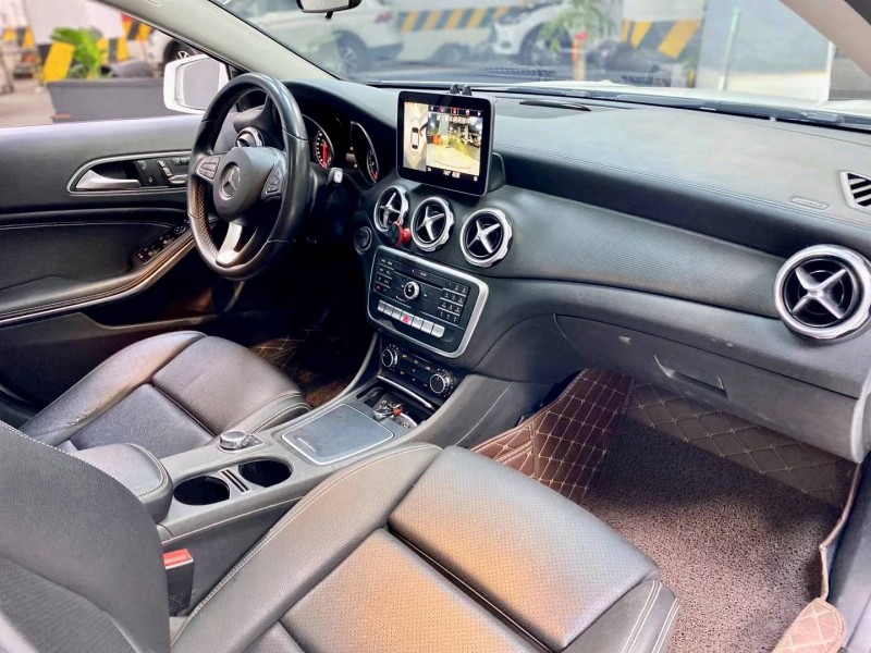 成都17年奔驰GLA7