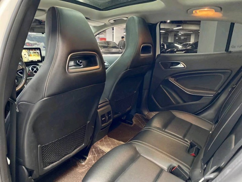 成都17年奔驰GLA8