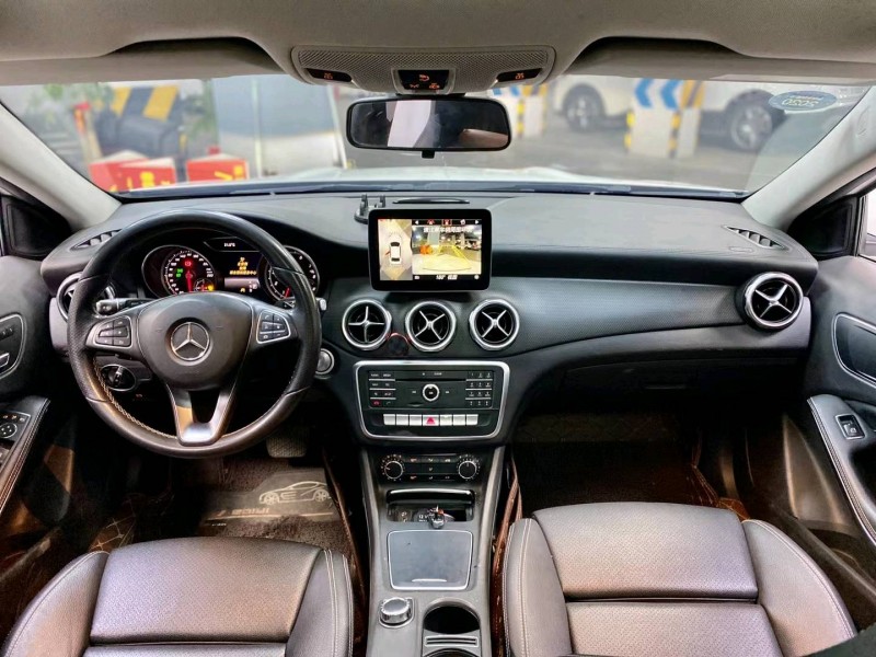 成都17年奔驰GLA9