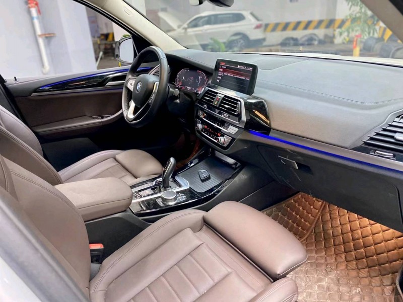 成都21年宝马X39