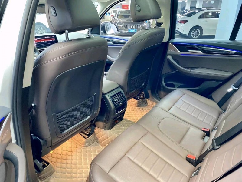 成都21年宝马X38