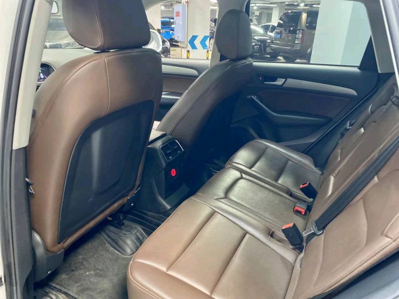 成都15年奥迪Q58