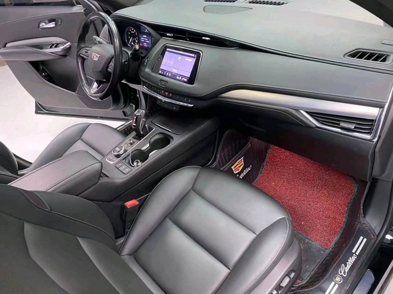 成都18年凯迪拉克XT48