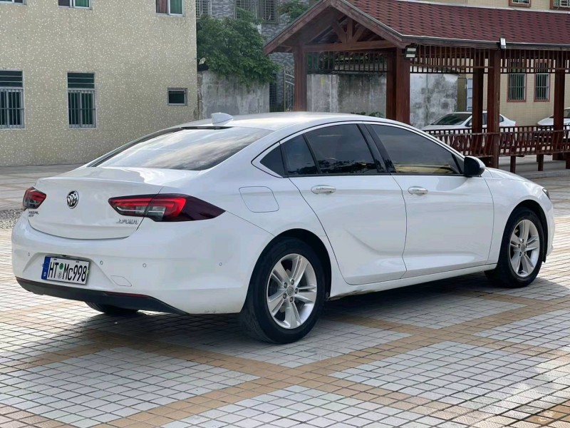 汕头18年别克君威6