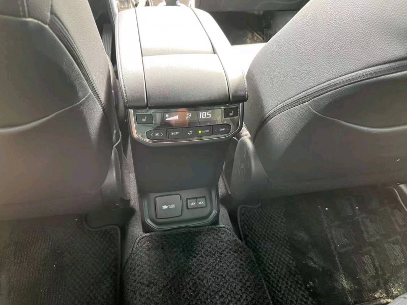 邯郸23年丰田皇冠7