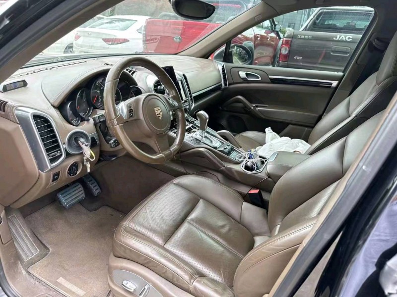 淮南14年保时捷卡宴8