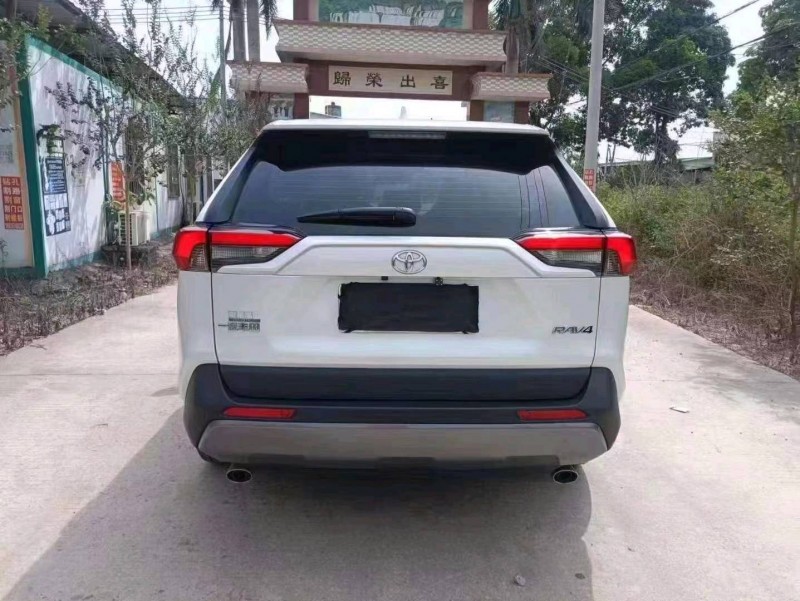 汕头22年丰田RAV42