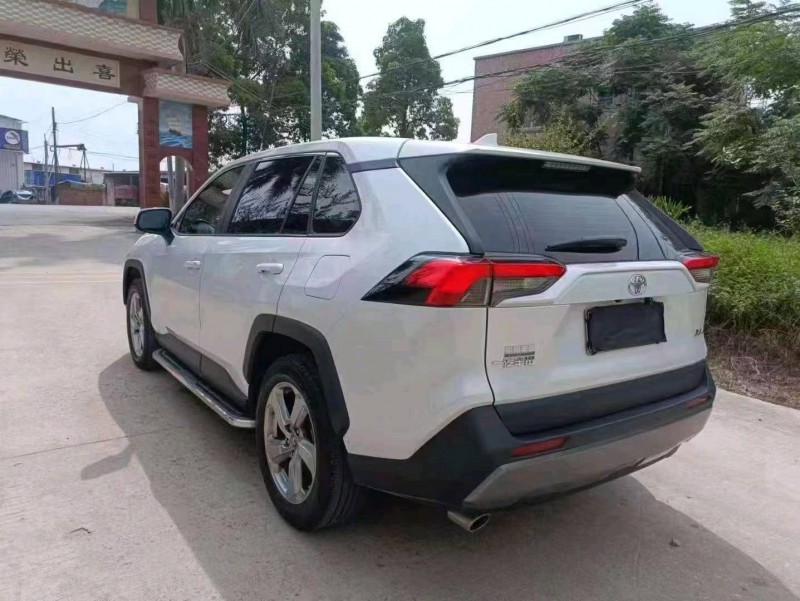 汕头22年丰田RAV49