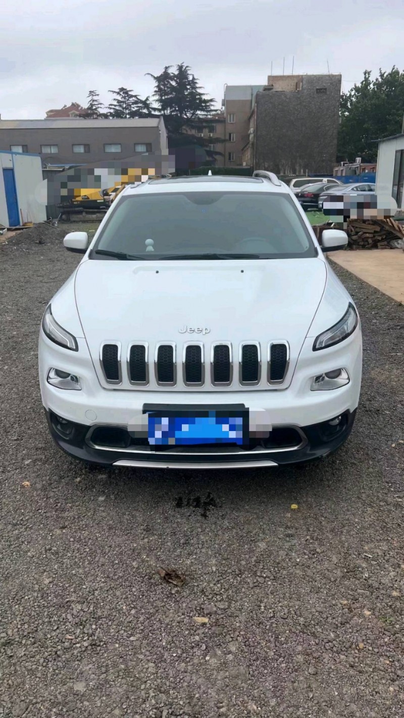 青岛18年Jeep自由光1