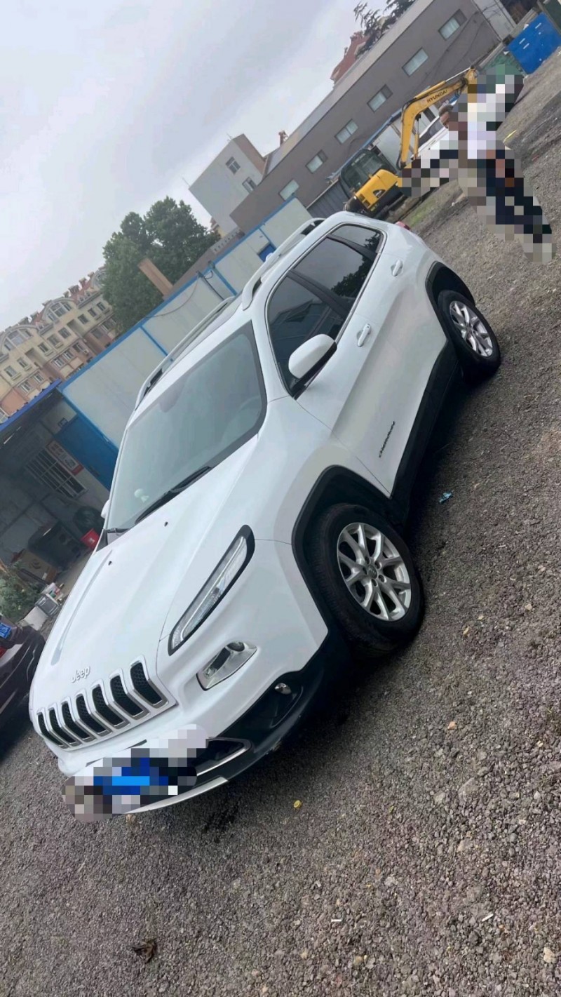 青岛18年Jeep自由光2