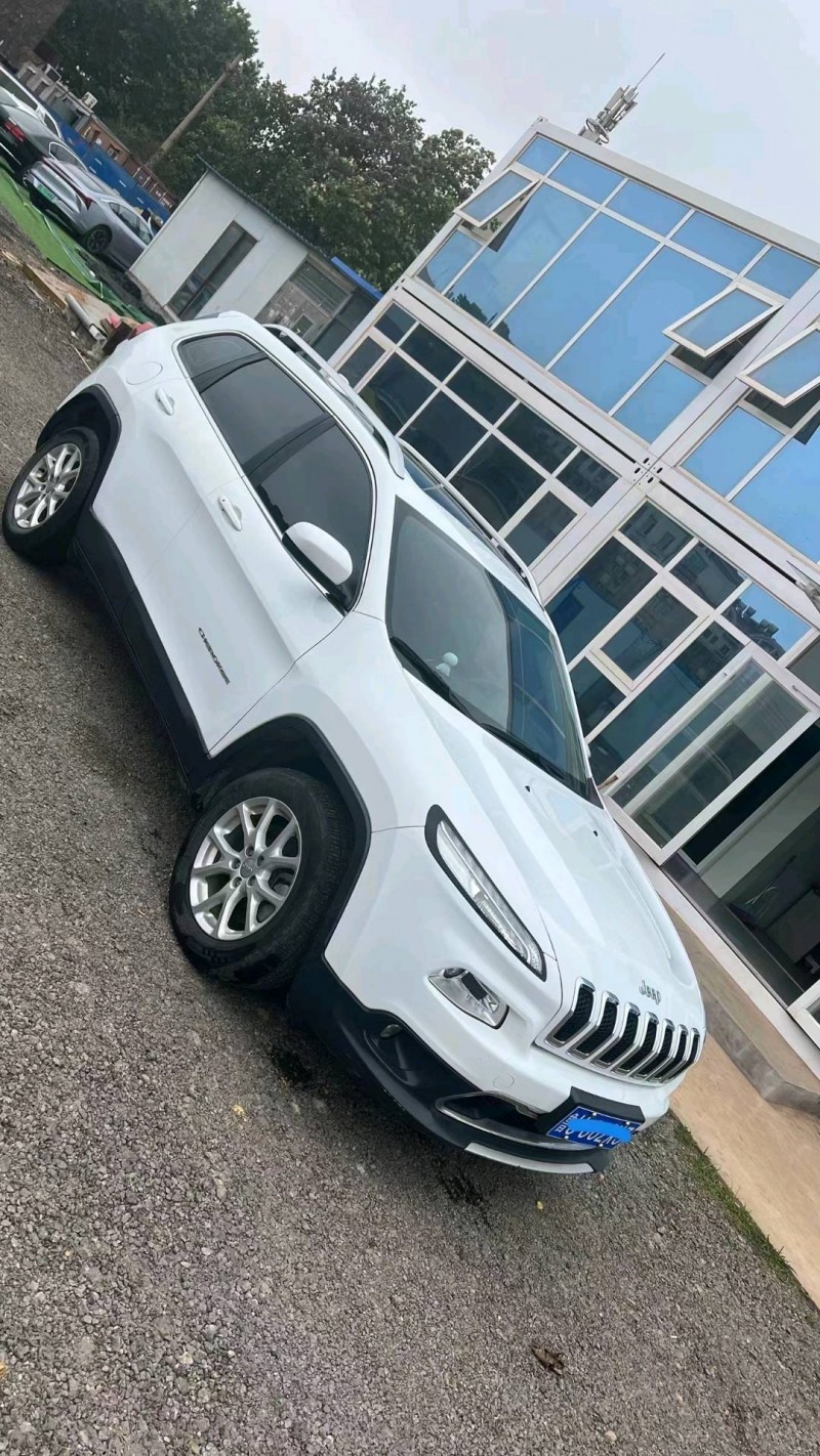 青岛18年Jeep自由光3