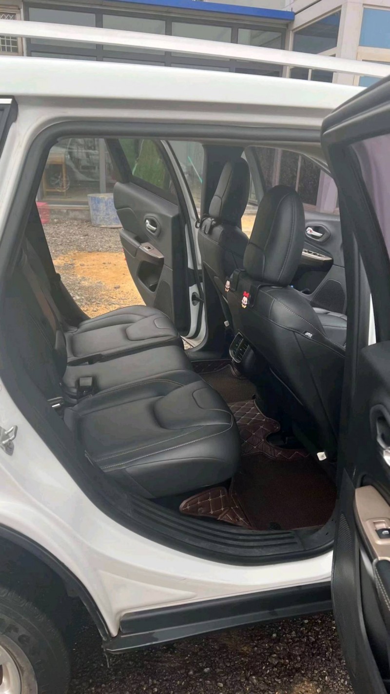 青岛18年Jeep自由光5