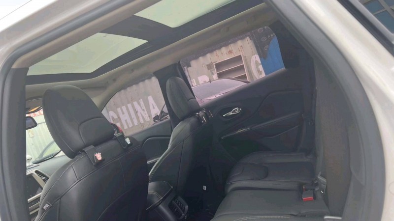 青岛18年Jeep自由光6