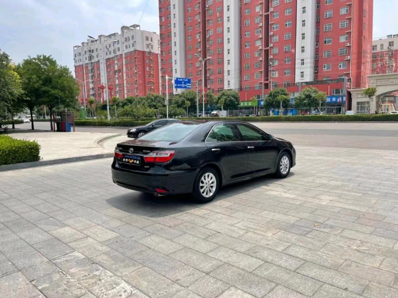 济南16年丰田凯美瑞3