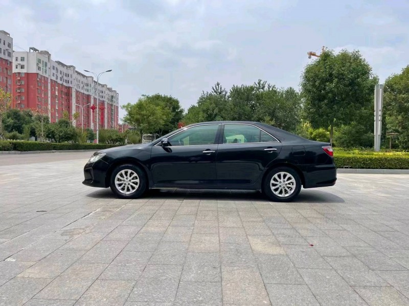 济南16年丰田凯美瑞5