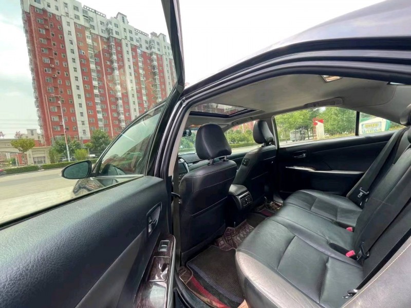 济南16年丰田凯美瑞7