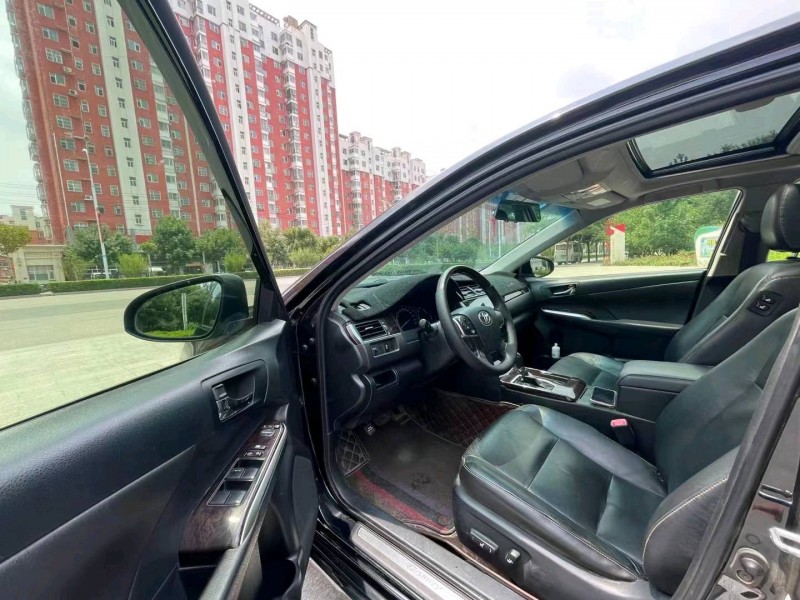 济南16年丰田凯美瑞6