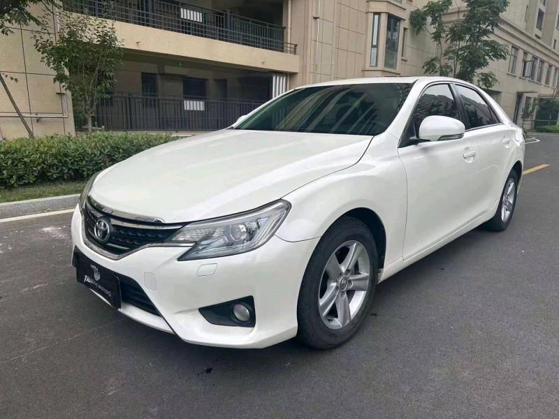 济南14年丰田锐志2