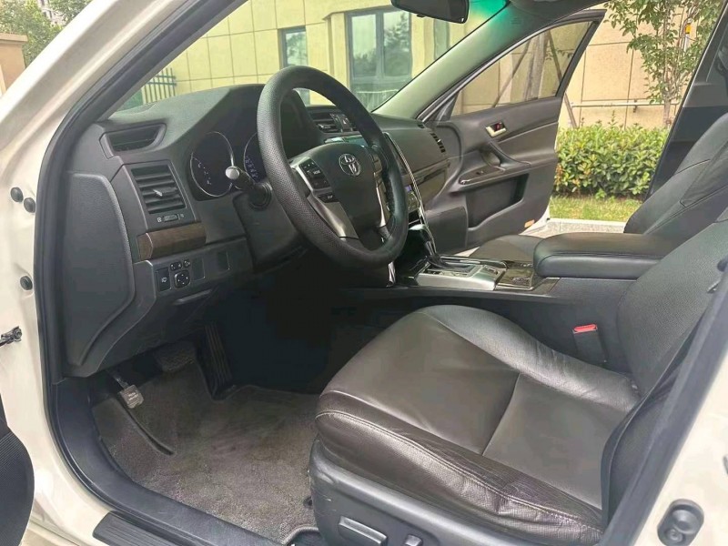 济南14年丰田锐志6