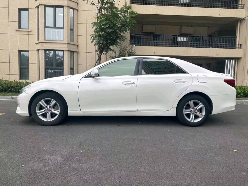 济南14年丰田锐志5