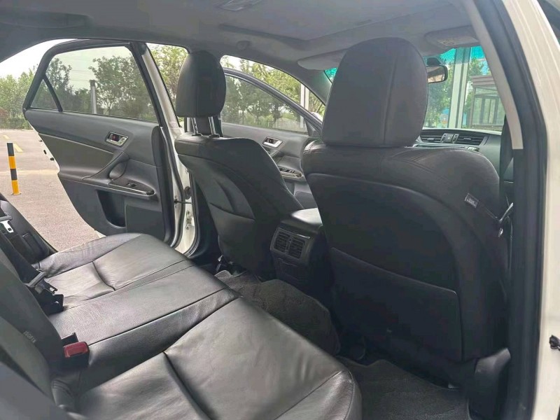 济南14年丰田锐志8