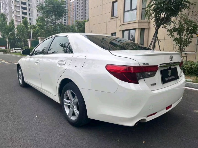 济南14年丰田锐志9