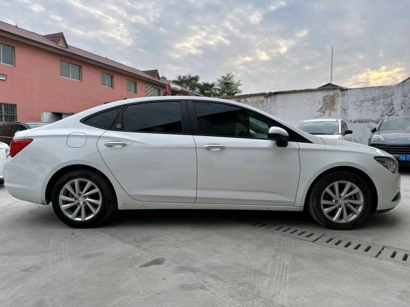 济南17年别克威朗3